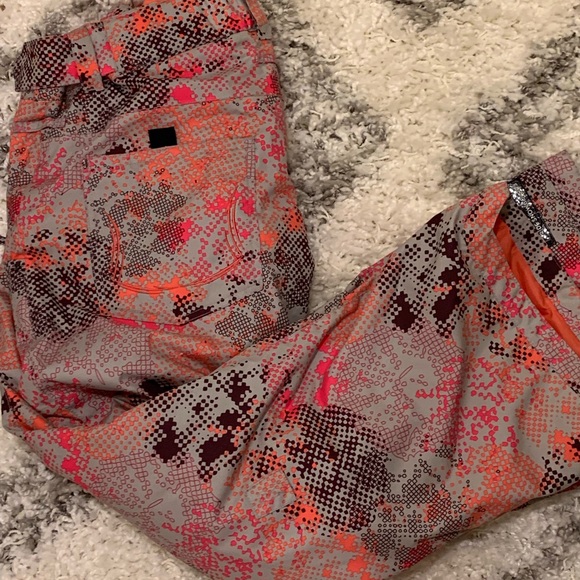 snowboarding or ski women’s pants - Picture 2 of 4
